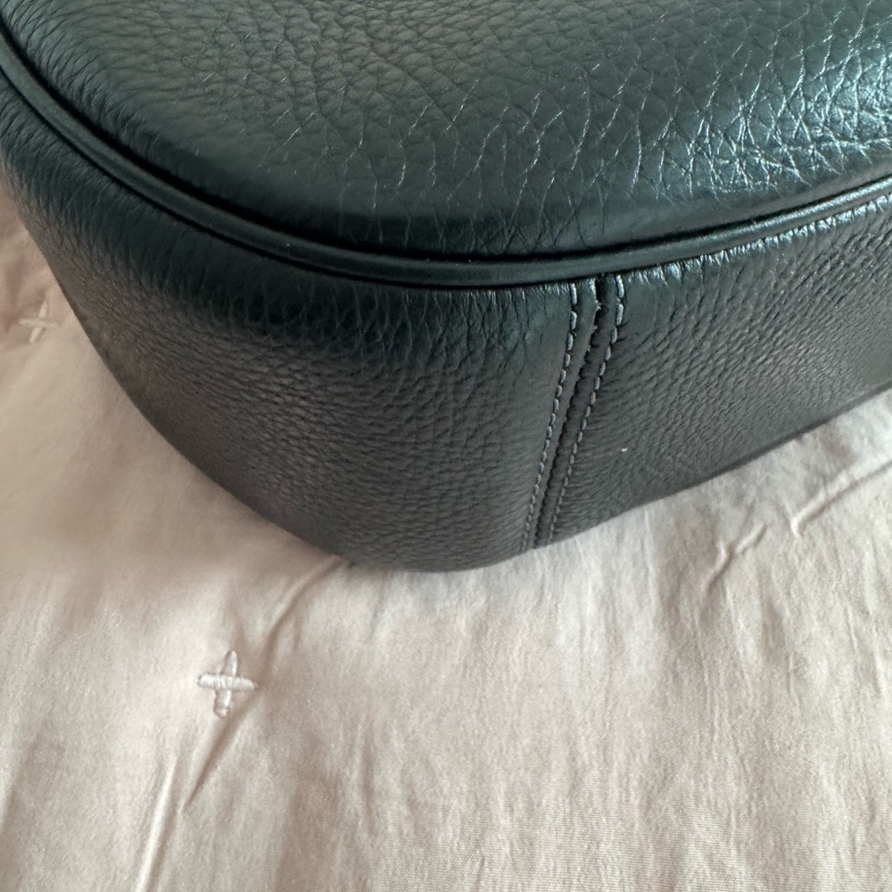 Coach Carmen black leather handbag. - Picture 5 of 9